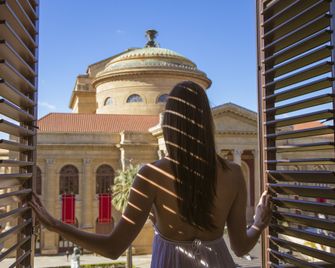 Palazzo Sovrana Serviced Luxury Apartments - Palermo - Balcony