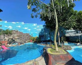 Grand Royale Tapos Resort Bogor - Tapos - Piscina