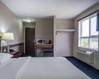 Travelodge by Wyndham Wetaskiwin - Wetaskiwin - Bedroom