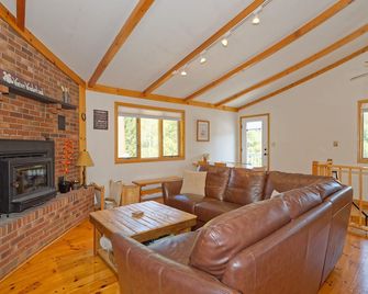 North Creek Chalet - Minutes to Gore - North Creek - Living room