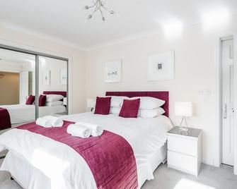 Roomspace Apartments -Royal Swan Quarter - Leatherhead - Спальня