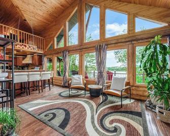 The Hideaway On Little Jay Log Home - Cohasset - Living room