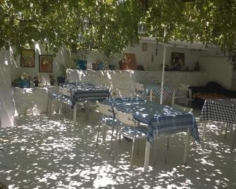 Mavi Beyaz Pansiyon - Seferihisar - Restaurant
