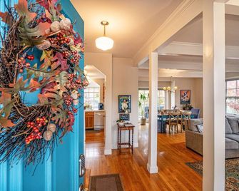 The Heart of Sonoma Plaza, Stylish 1877 Victorian - Sonoma
