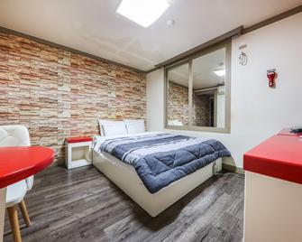 Dubai Motel - Daejeon - Bedroom