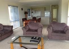 Kangaroo Island Bayview Villas - Kingscote - Living room