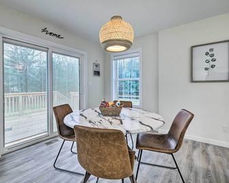 Community Beach and Lake Pocono Summit Escape - Pocono Summit - Essbereich