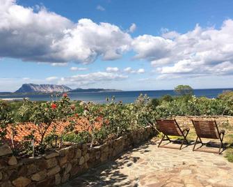 Villa Minda Lodge & View - San Teodoro - Balcón