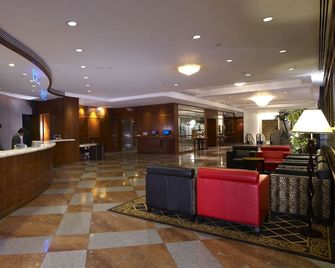 Metropark Hotel Kowloon - Hong Kong - Front desk