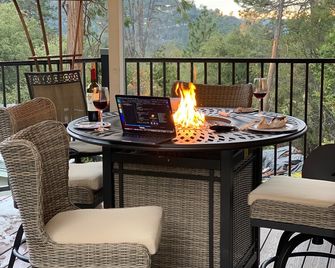 Vista Chalet near Yosemite and Bass Lake - Oakhurst - Balcony