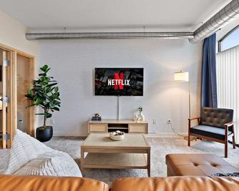 Central Free Parking Gym Fast Wifi Avry Apt - Mineápolis - Sala de estar