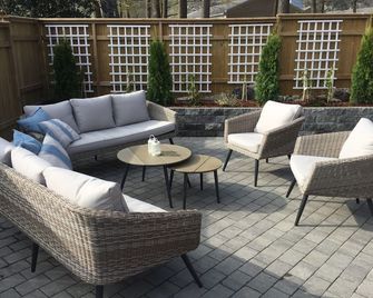 Spacious villa, family friendly, sports, beaches & UNDER - Spangereid - Patio