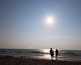 The Shores - Southampton - Beach