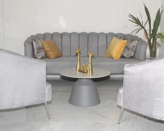 Luxurious 5-bedroom villa with WiFi, Pool, Jacuzzi and AC enchanting Cabrera - Cabrera - Living room