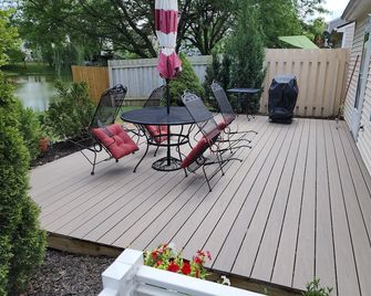 2BR Cozy house on small pond in Carmel. - Carmel - Patio