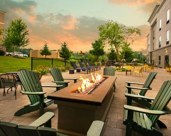 Hampton Inn & Suites New Hartford - New Hartford - Patio