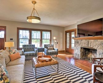 8 Mi to Kentucky Derby Charming Louisville Gem - Louisville - Living room