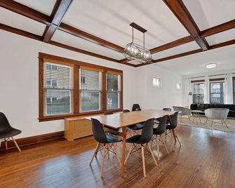 Charming Oak Park 4bd/3.5ba And 2 Private Parking By Allset Turnover - Oak Park - Dining room