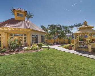 La Quinta Inn & Suites by Wyndham Phoenix Mesa West - Mesa - Bygning