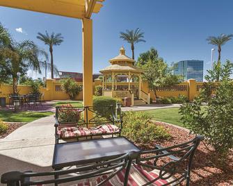 La Quinta Inn & Suites by Wyndham Phoenix Mesa West - Mesa - Pátio