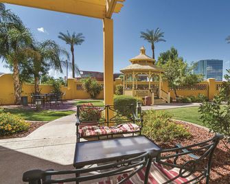 La Quinta Inn & Suites by Wyndham Phoenix Mesa West - Mesa - Patio