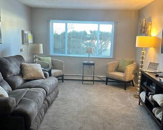 Beautiful, Safe and Clean Garden Style Apartment Close to Everything!!!! - Portsmouth