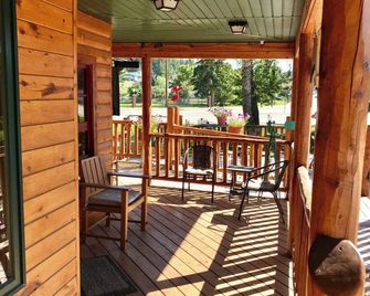 Mountain Peaks Inn, Bear Mountain Suite, Downtown Hill City - Hill City - Balcony