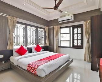 Hotel The City Palace Dwarka - Dwārka - Bedroom