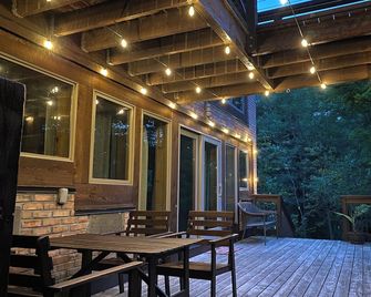 Mountain Lodge Retreat, Near New Paltz & Hikes - New Paltz