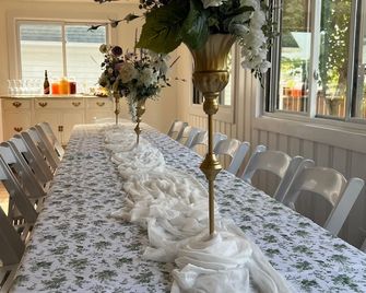 The Hiatt House, 1800sf Wedding Lodging or Executives an unexpected elegant gem - Havelock - Jídelna