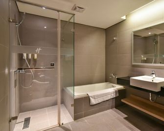 Holiday Inn Taoyuan Airport by IHG - Taoyuan City - Спальня