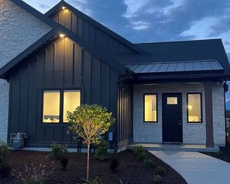Quiet living surrounded by horses and sunsets. - Spanish Fork - Edificio