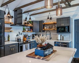 The Summit at Peaceful Peak - Kingsport - Kitchen