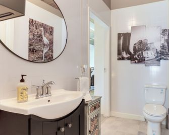 Clear Lake Gem on Canal w/ Dock: Dogs Welcome! - Lakeport