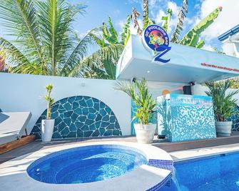 Oz Hotel & Sports Bar - Jacó - Piscina