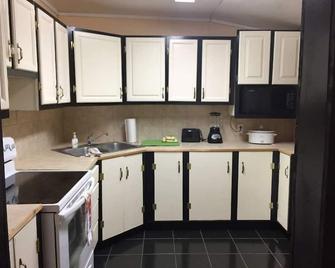 Internet Cafe Roome In My Home - Tacoma - Kitchen