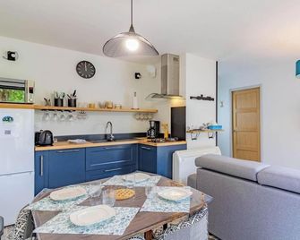 Accessible chalet & Indoor heated swimming pool - Saint-Georges-sur-Loire - Cocina