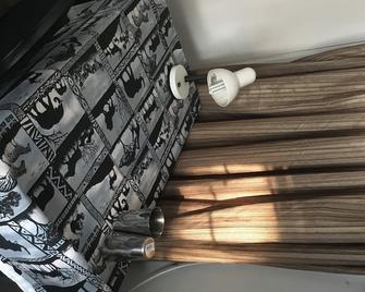 B&b ,ndala Serviced Room,free Wi-Fi. - Lusaka - Escaleras