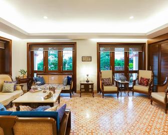 Saptapuri Varanasi By Royal Orchid Hotels Limited - Benares - Huiskamer