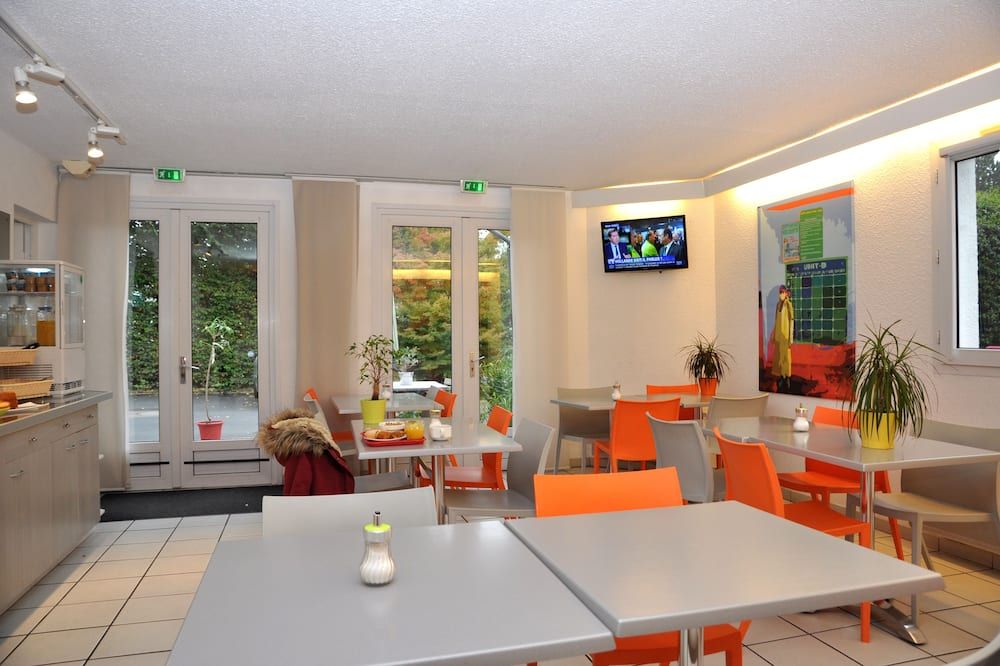 بي أوتل دي كاين