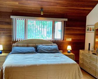 Gordon Beach Dream House - 150 Steps to Beautiful Lake Michigan and Gordon Beach - Union Pier - Habitación