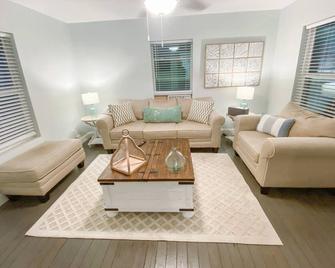 Cozy Bungalow, close to the lake. - Graford - Sala de estar