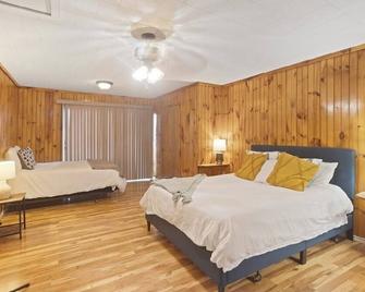 Welcome to Catfish Cabin! - Henderson