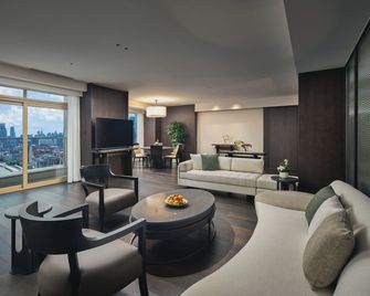 Hyatt On The Bund - Shanghai - Living room
