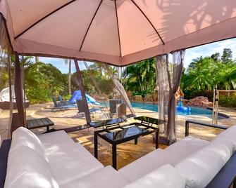 Gorgeous Villa - Pool, Game Room And Much More ! - Cooper City - Patio