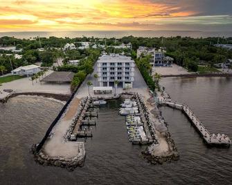 Best Place to Unwind! 2 Spacious Units, Free Breakfast, Swimming Pool! - Islamorada
