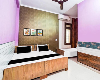 Goroomgo Pushpanjali Hotel Haldwani - Халдвані - Спальня
