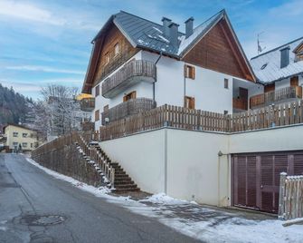 GuestHost - Small & Charming Apt - Overlooking the Alps - Tarvisio - Gebouw