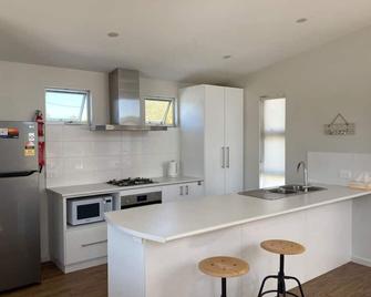 Harbour View - Esperance - Kitchen