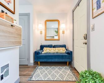 French Toast Flat - Moscow - Oturma odası